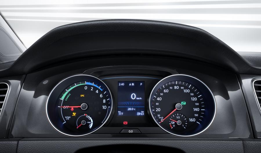 Панель приборов Volkswagen e-Golf (Typ 5G) 2019 года  (CN) (фото 25 из 35)